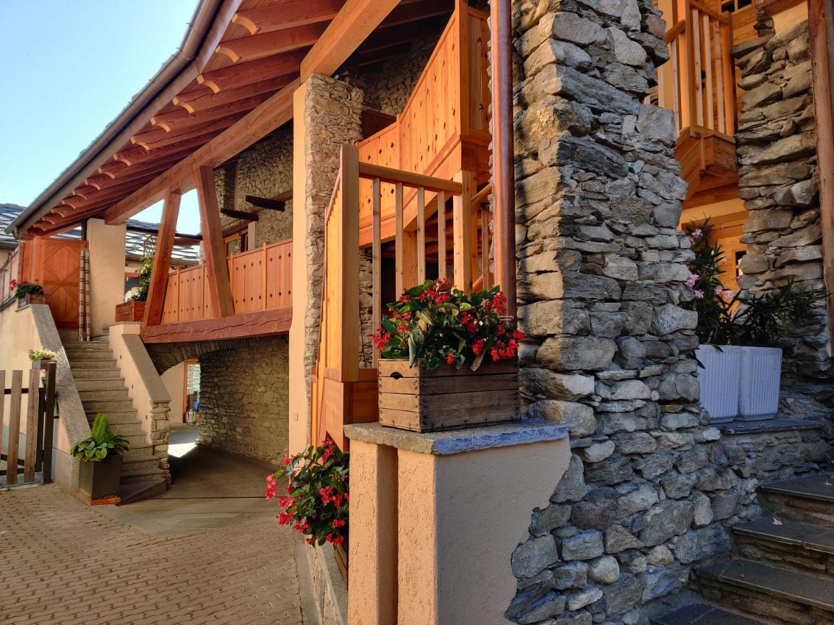 Apartamento Au Fond Du Bourg Aosta Exterior foto